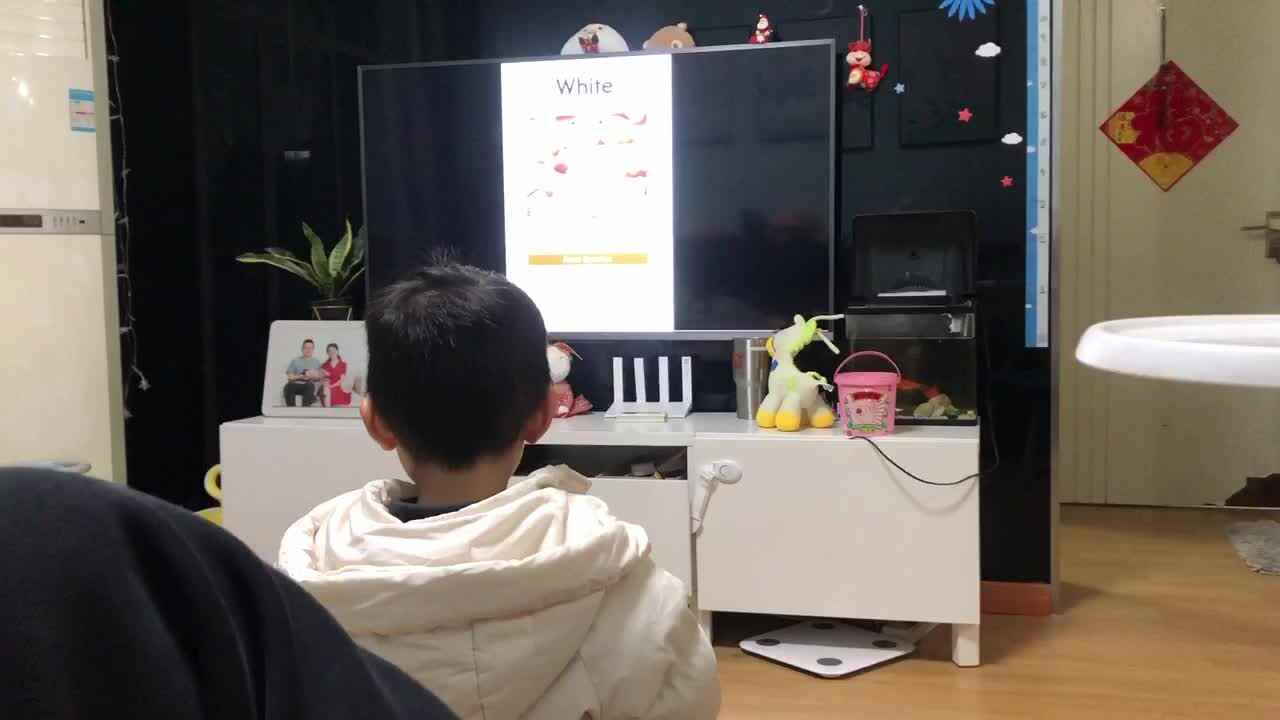 20221226中A班郭睿珩-观看&跟读-White 白色.mp4