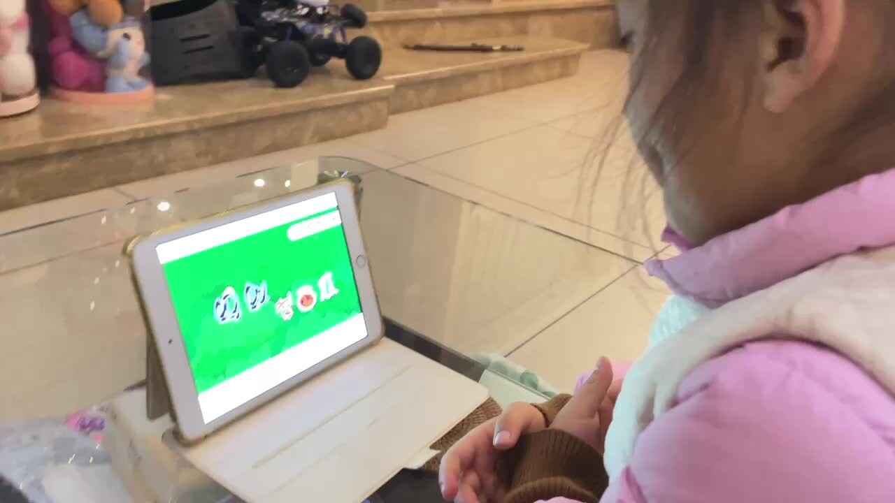 12.5屠钰婷观看并复述《蚂蚁与西瓜》.MOV