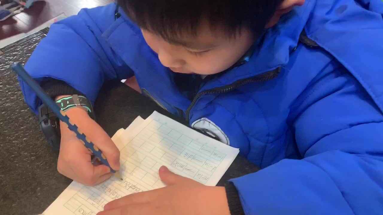 ⁣⁣复习复韵母ou和iu的书写2022.12.29