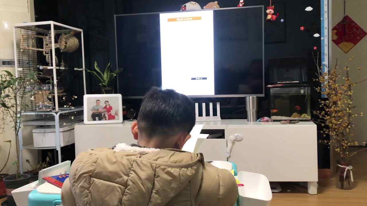 20230113中A班郭睿珩-观看和跟读Twelve.mp4