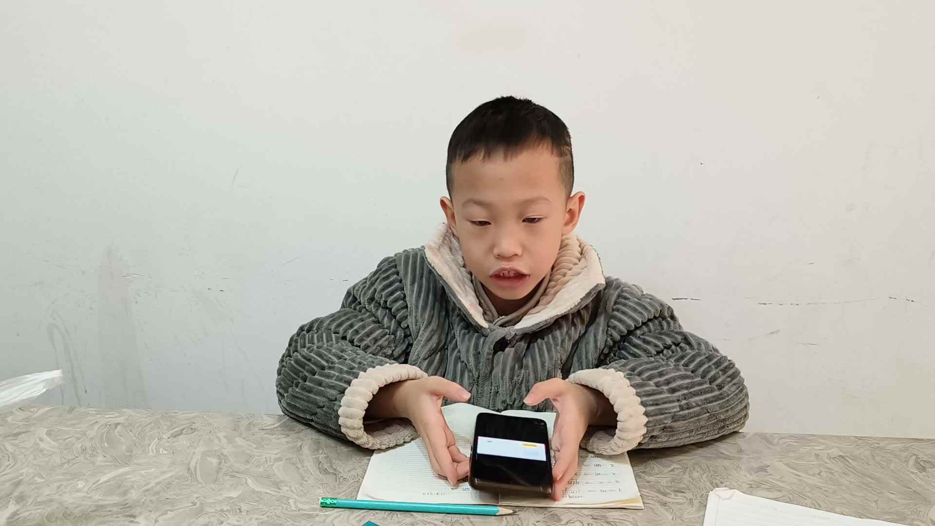 2023级学前B班张梓乐20230106复习前鼻韵母un的发音儿歌，音节拼读，书写