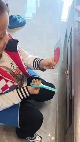 复习观看《对称2》后剪出对称物品的对称轴