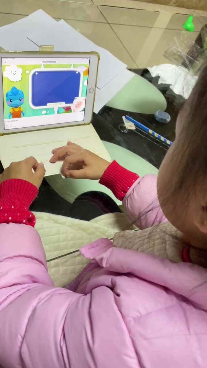 2.10屠钰婷观看学习《安全使用铅笔》.MOV