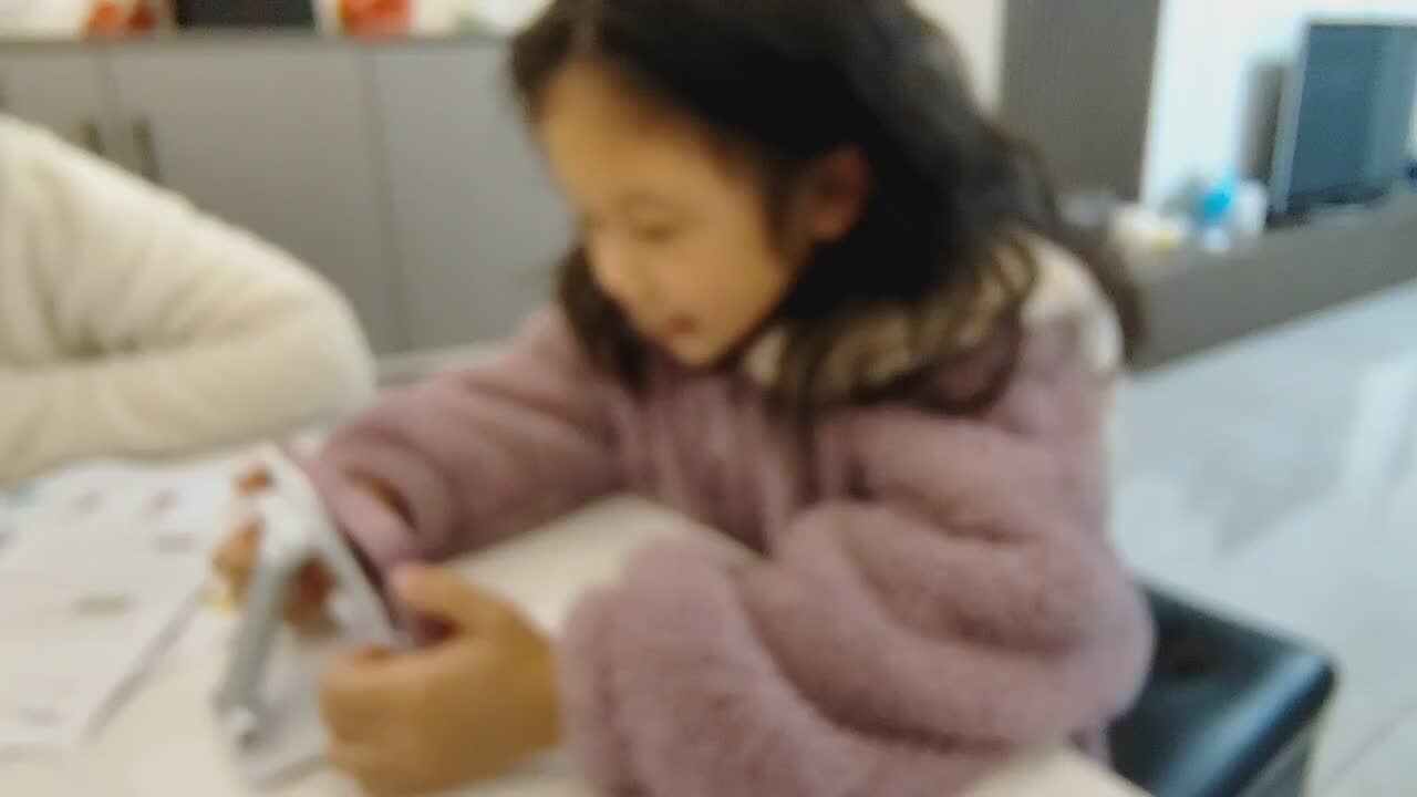 ⁣大B班 王偲然 观看英文视频 白雪公主