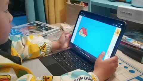 观看视频学习《午睡起床礼仪》
