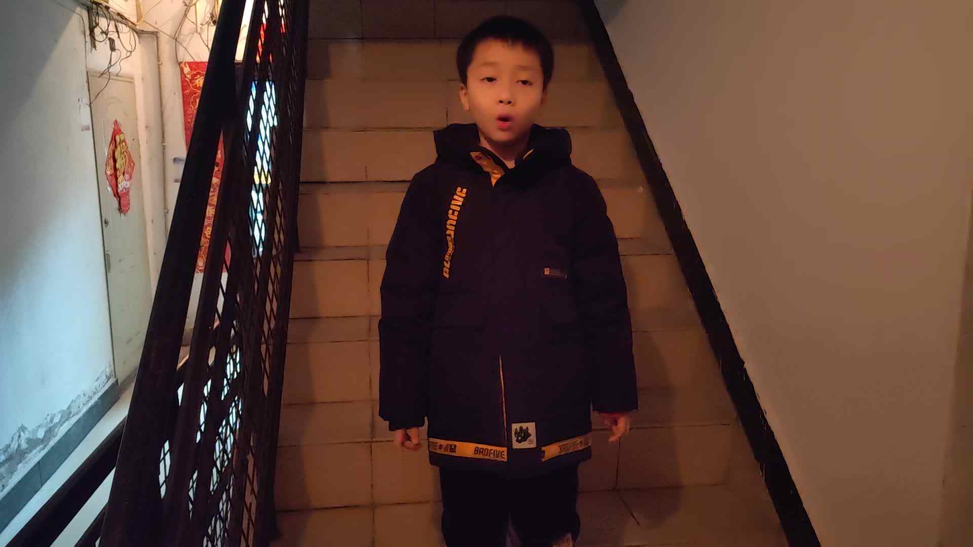 安全上下楼梯