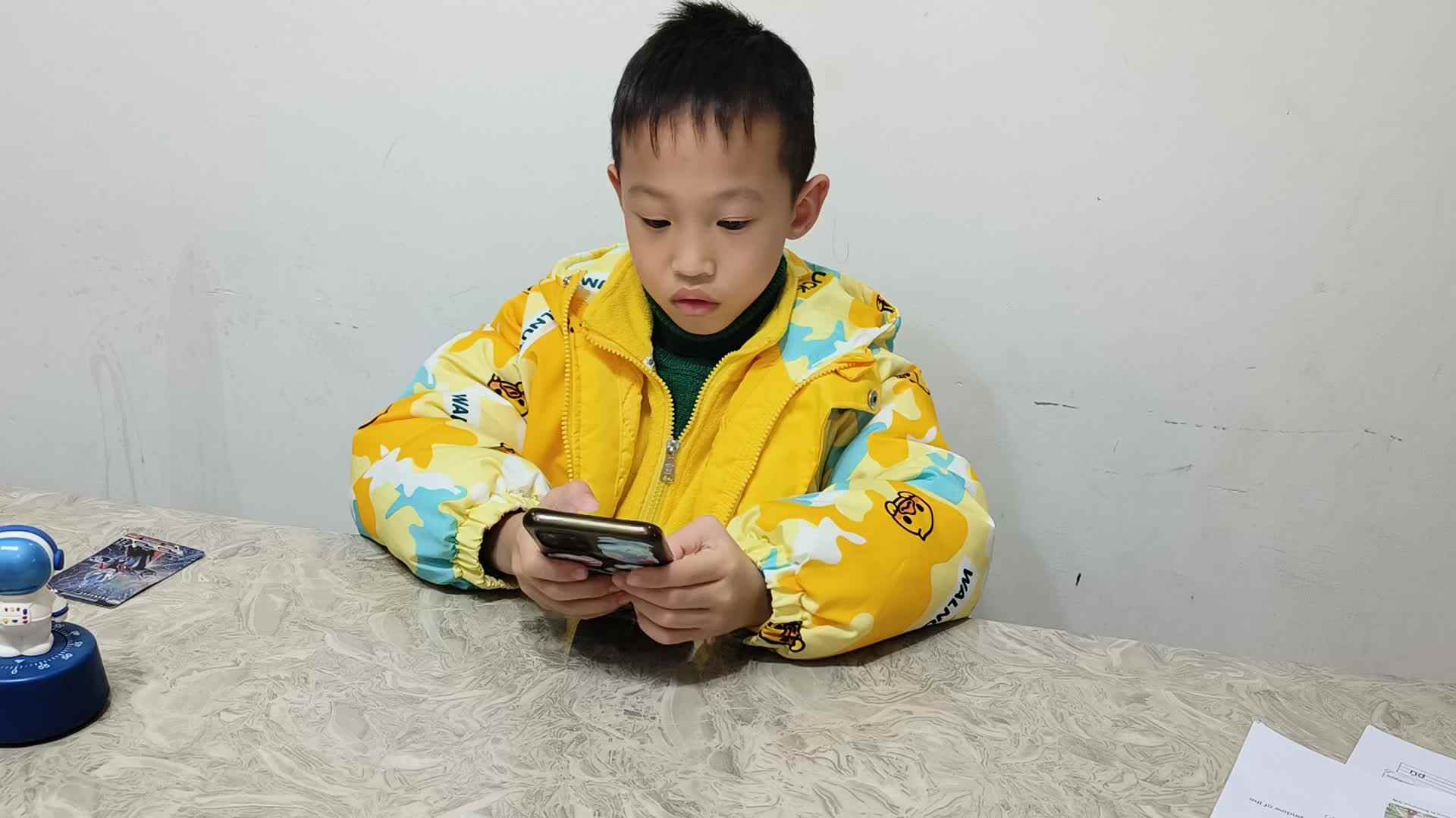 2023级学前B班张梓乐20230222，完成鲨鱼英语游戏单