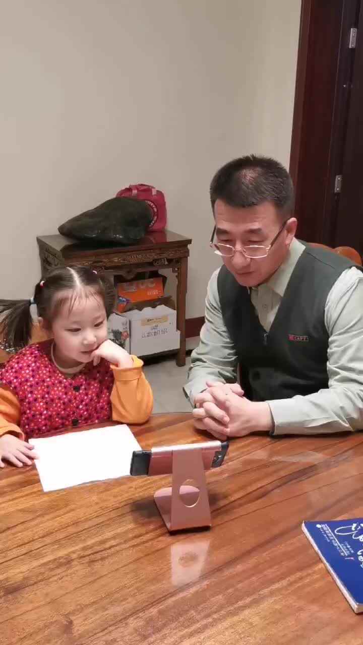 小如意讨论踩踏事故.mp4