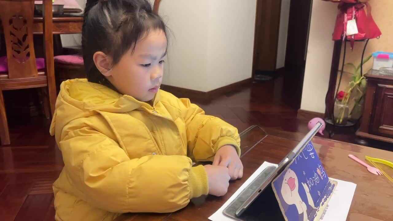 2023.2.21大B班窦语桐，午睡起床.MOV