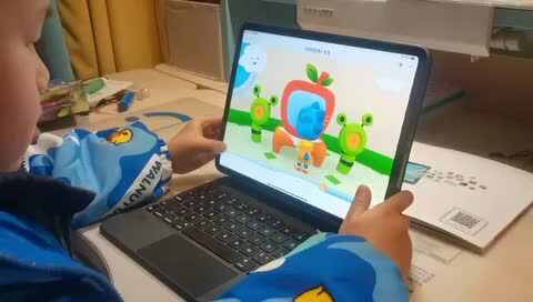 观看视频学习安全《好好走路》