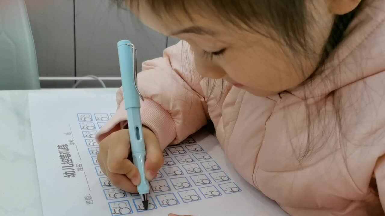 ⁣⁣大B班 王偲然 控笔练习2.15