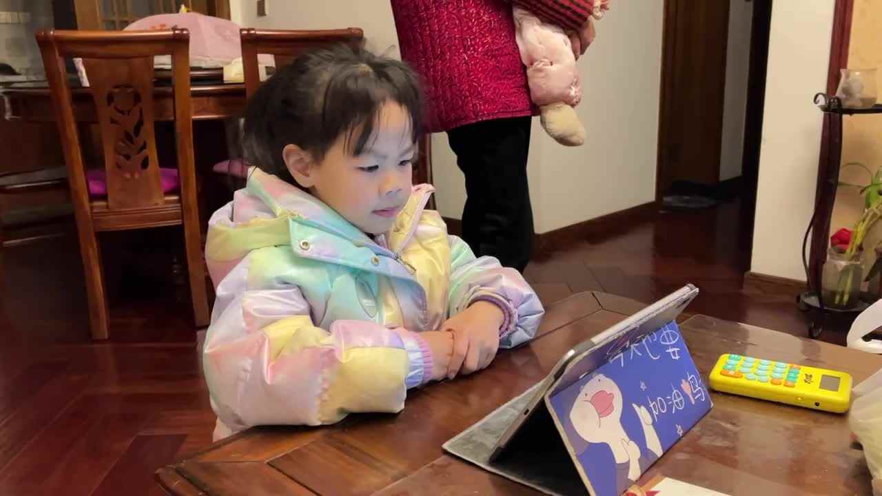 2023.2.15大B班窦语桐，文明手势.MOV