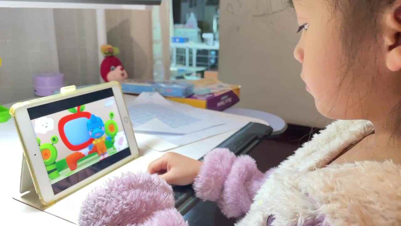 2.17屠钰婷观看学习《不小心摔跤了怎么办》.MOV
