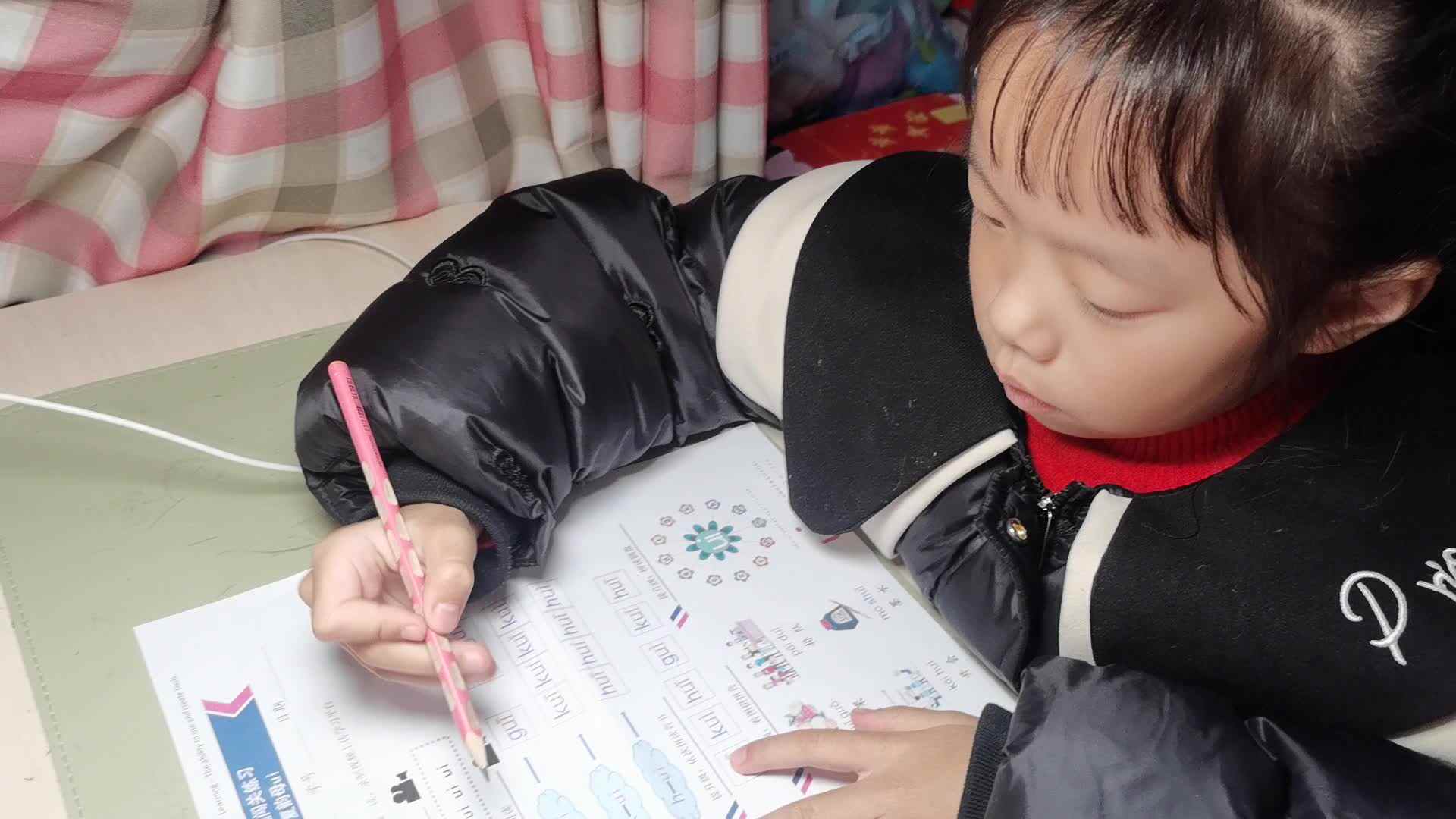 VID_20230214_182404.mp4