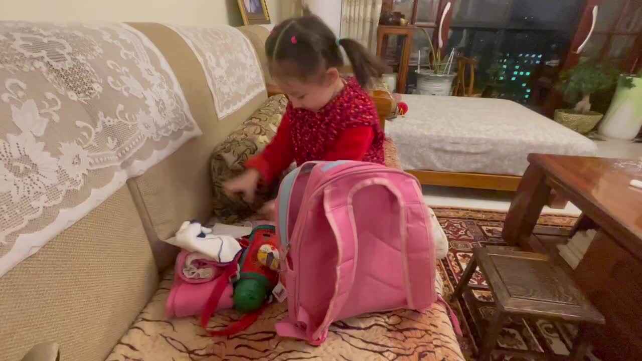 李芊仪整理书包