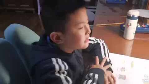 观看ang的视频和指读ang.MOV