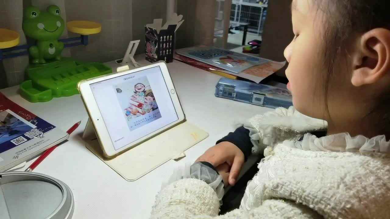 3.20屠钰婷⁣观看绘本故事《爱说话的多多》.MOV
