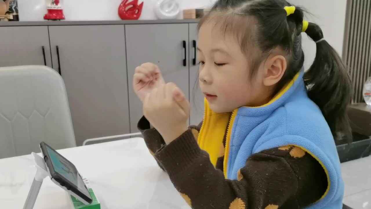 大B班 王偲然 观看视频 反义词一