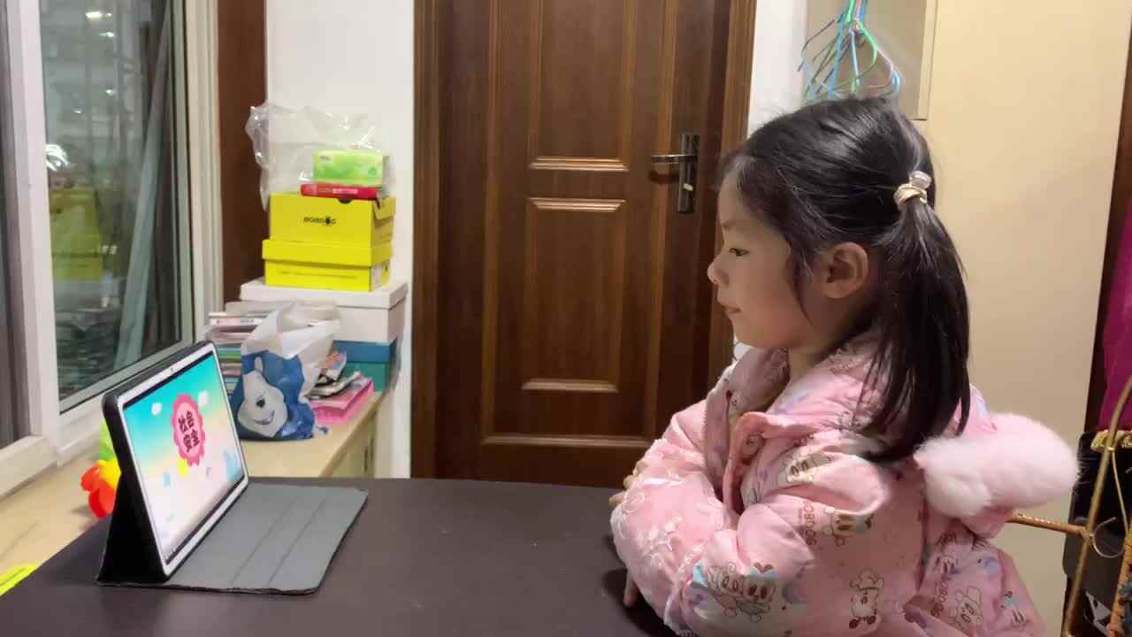 2023.3.27闯关练习观看安全视频《走斑马线》