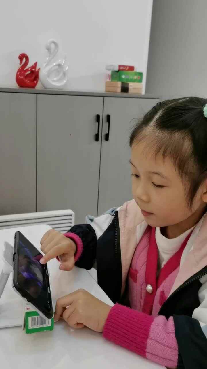 ⁣大B班 王偲然 观看视频《月球博物馆》