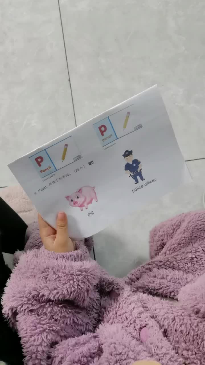 ⁣⁣⁣大B班 王偲然 指读英文单词pig&police officer