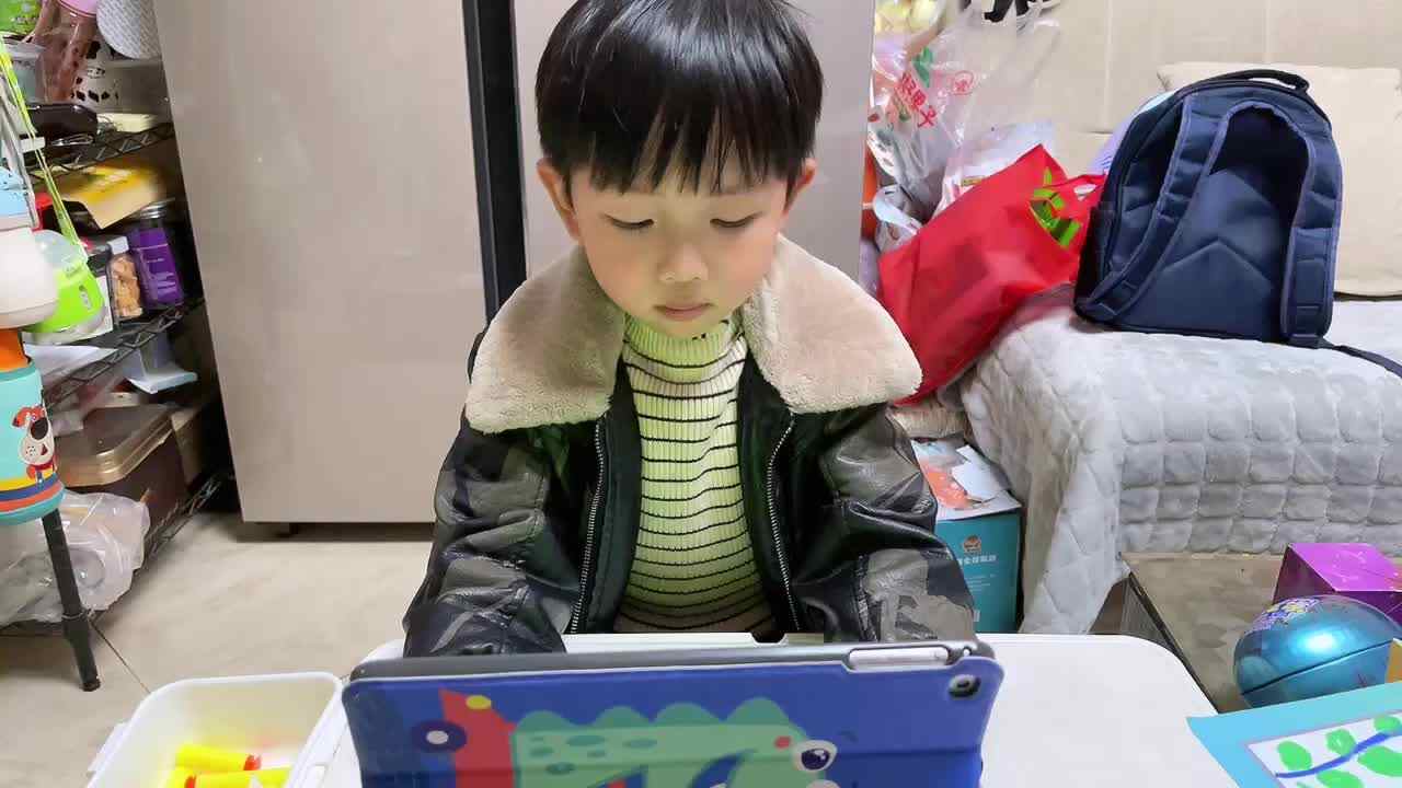 2023.3.24观看英文绘本《The Three Little Pigs 三只小猪》