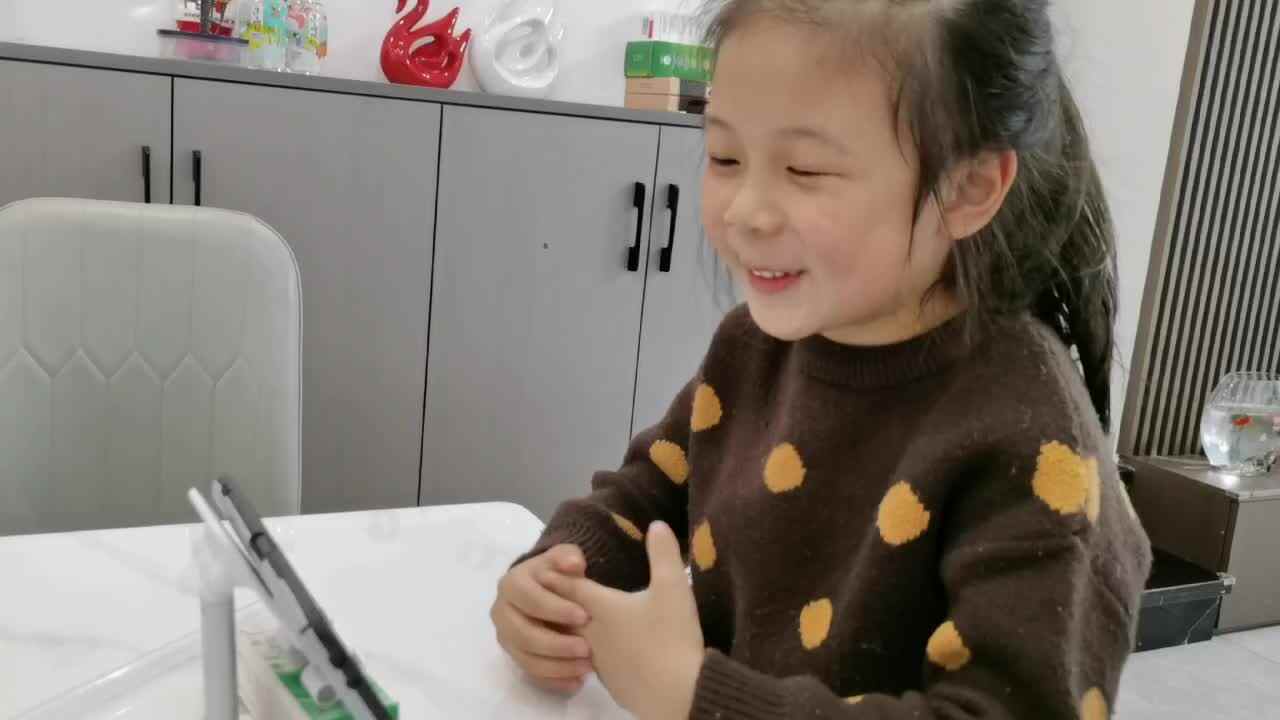 ⁣大B班 王偲然 观看《妇女节的由来》