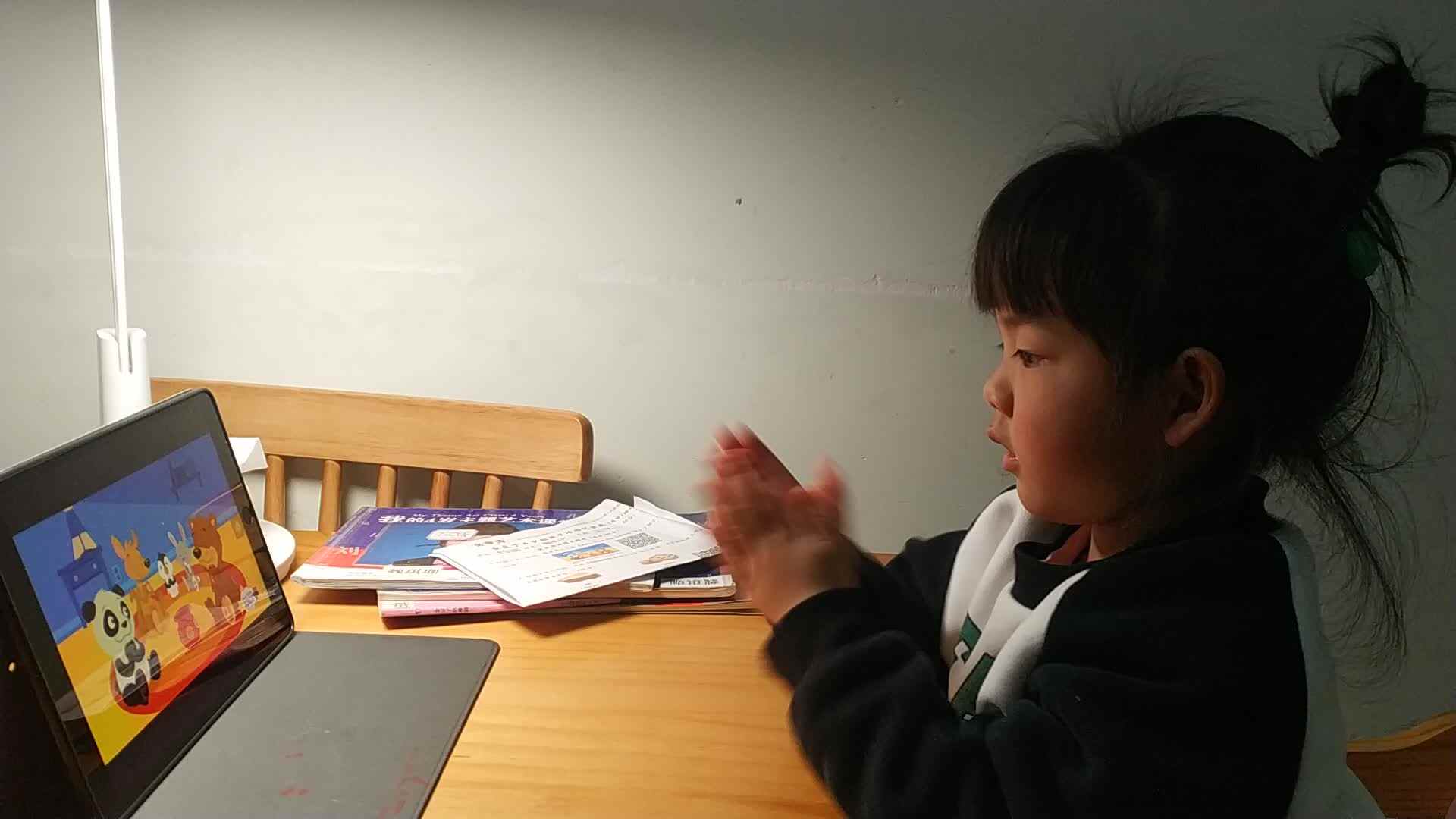 中B班魏琪珈《⁣谁拿了饼干》VID_20230305_200337.mp4