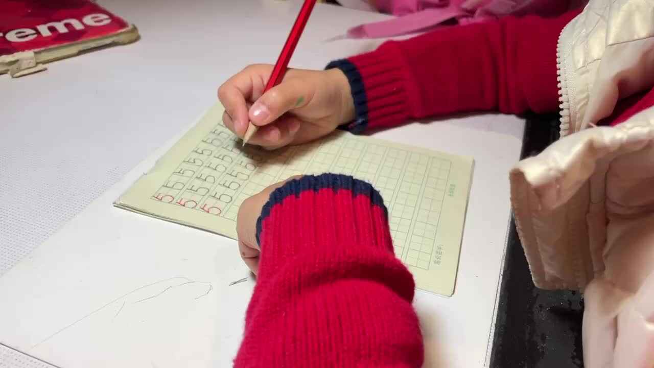 3.22屠钰婷书写数字6.MOV