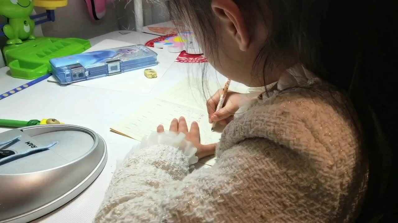 3.14屠钰婷练习书写笔画丿.MOV