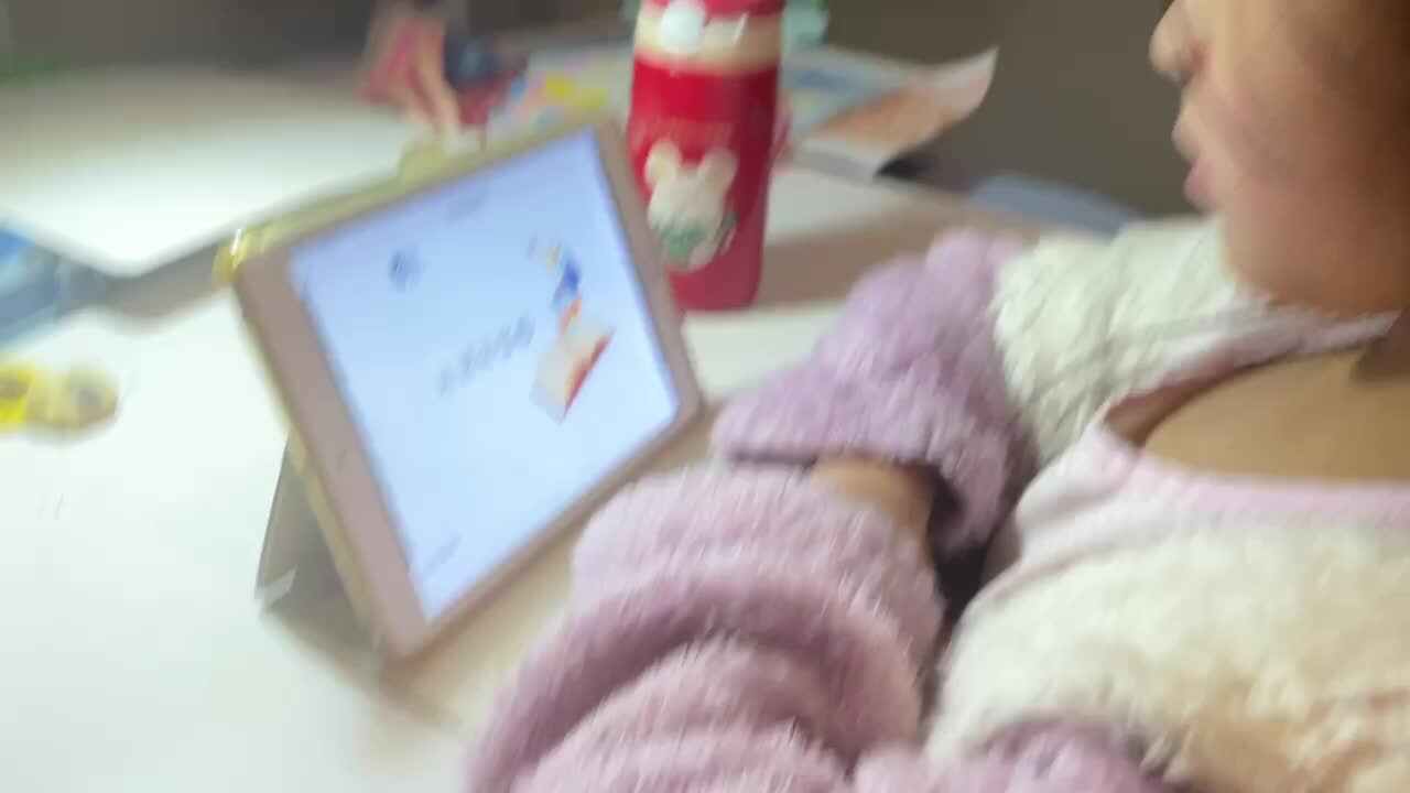 3.12屠钰婷观看《认识田字格》.MOV