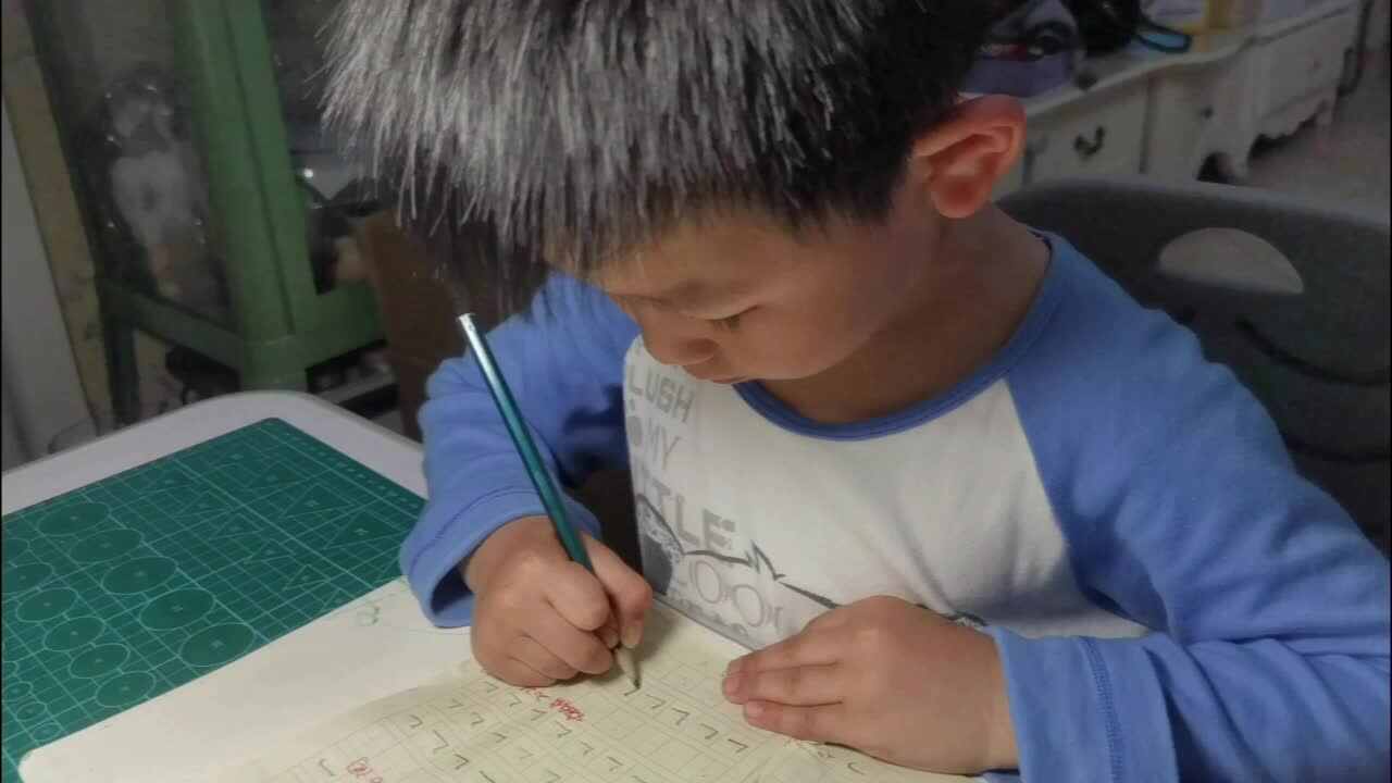 ⁣学写笔画竖折和数字0.mp4