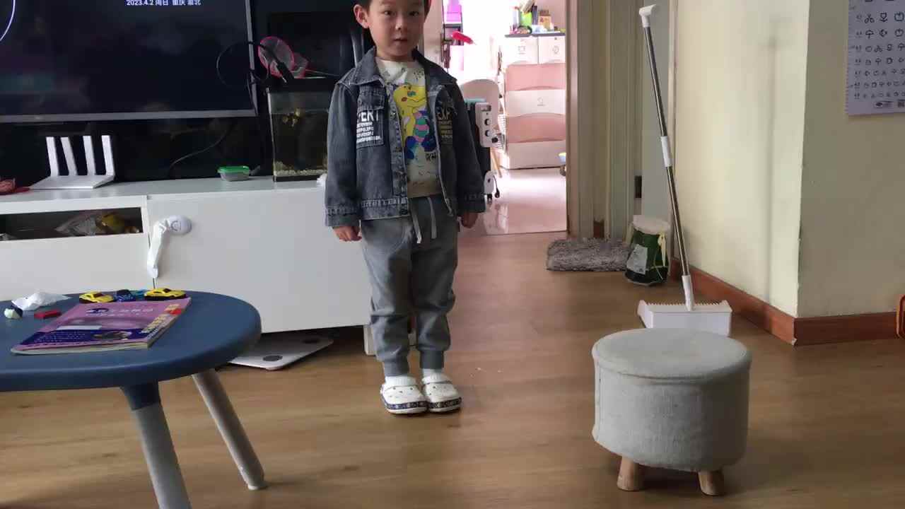 20230402中A班郭睿珩-立定跳远.mp4