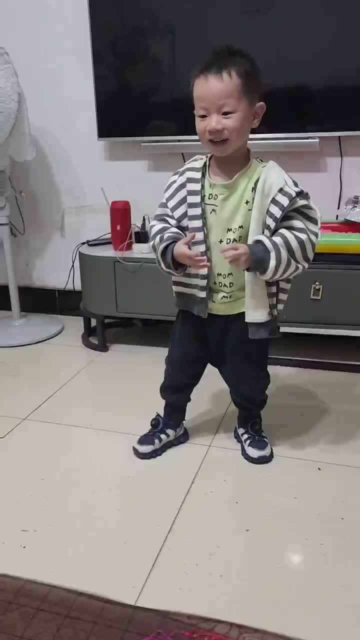 小A班 钟昊彦《小花朵》.MOV