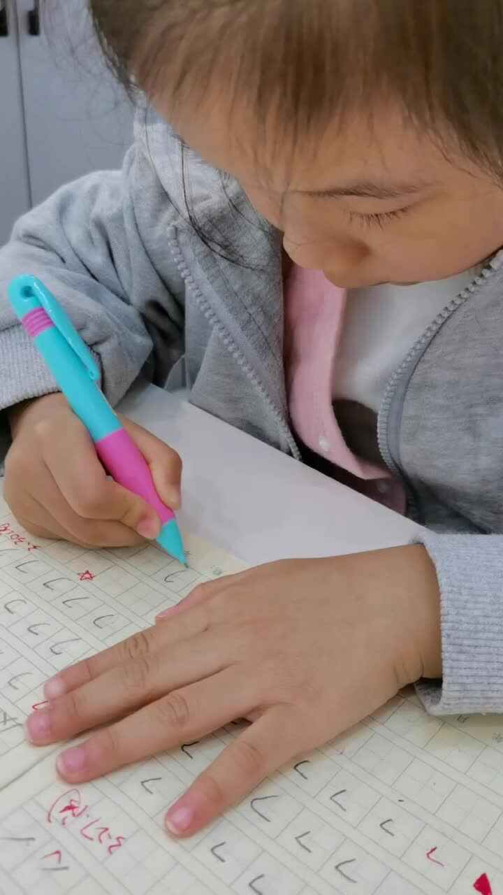 ⁣大B班 王偲然⁣ 书写笔划 横撇