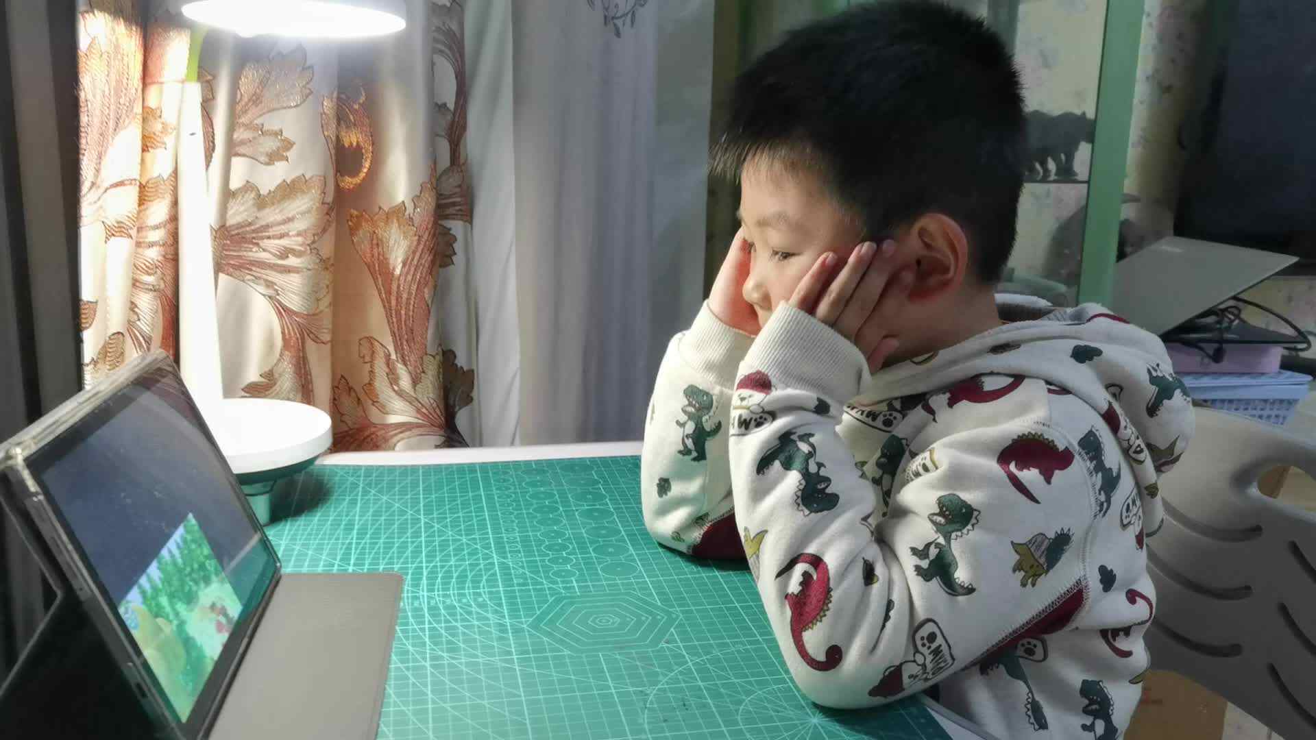 看 Three Little Pigs 三只小猪.mp4