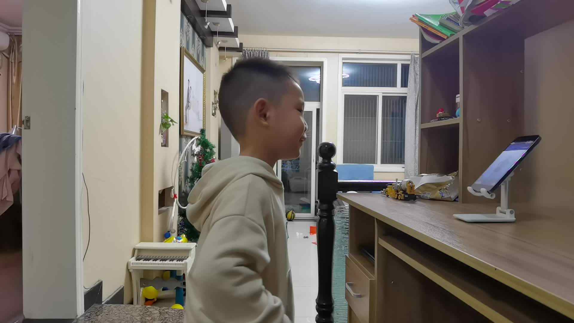 VID_20230403_202945.mp4