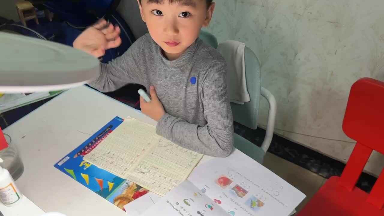 2023级B班刘梓浩闯关练习书写汉字.MOV