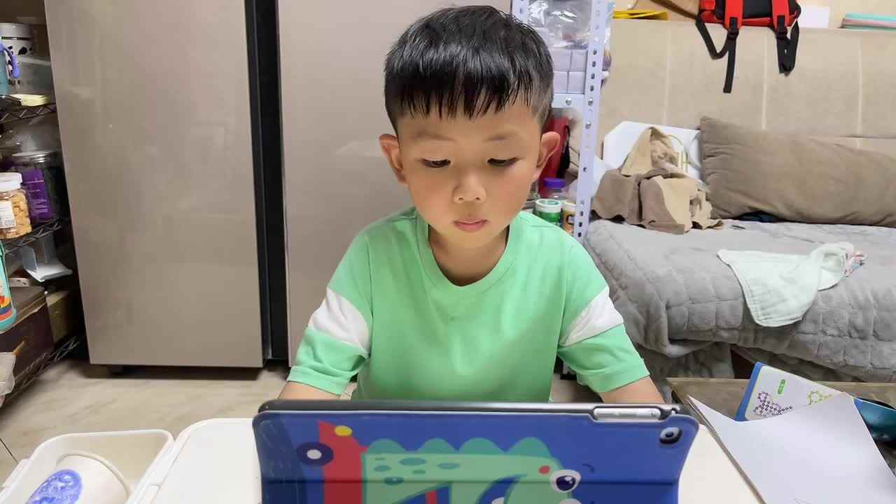 2023.4.21英文绘本《Eat Your Peas》