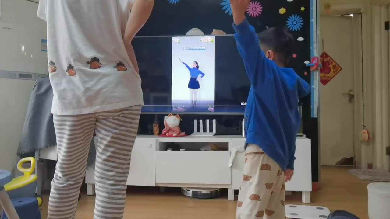 20230422中A班郭睿珩-恐龙舞会.mp4