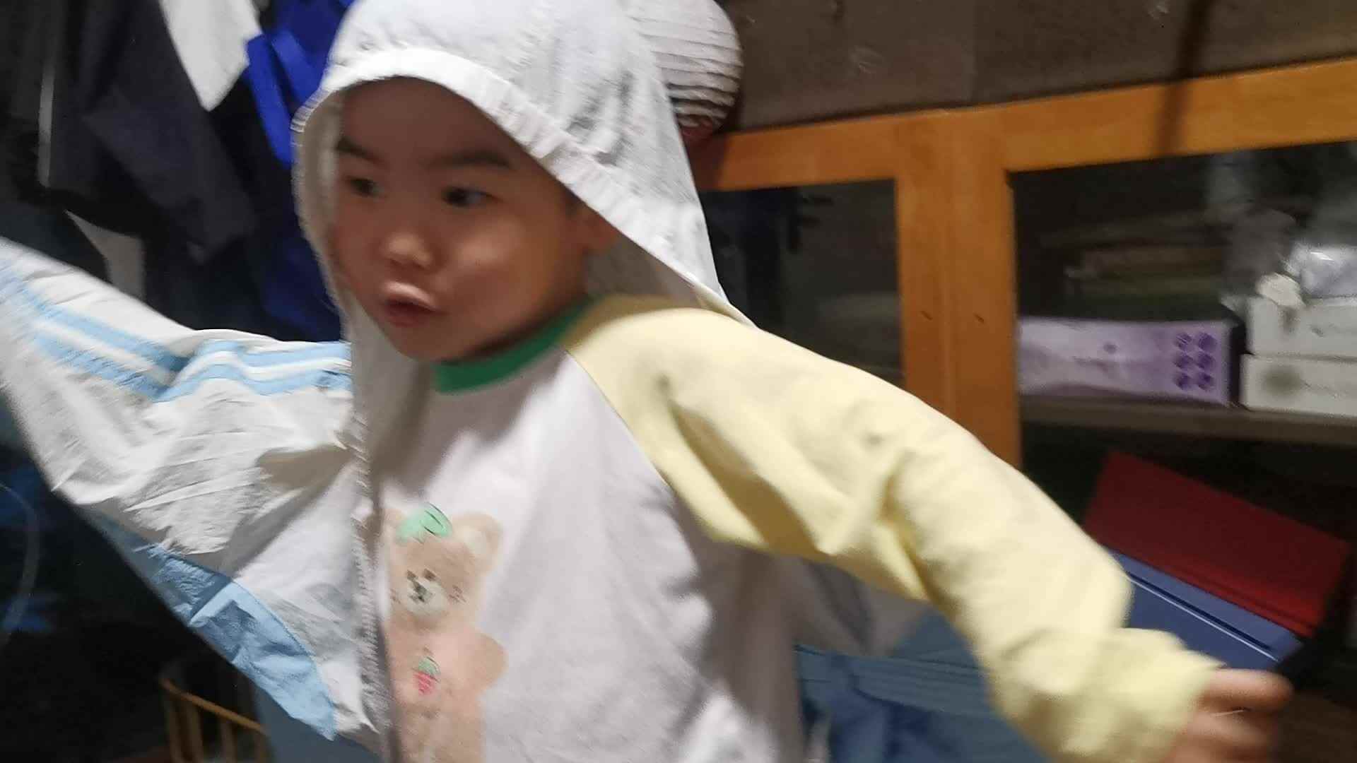 VID_20230526_193012.mp4