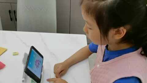 4.11 王偲然 ⁣观看视频学习《走天桥、地下通道》安全