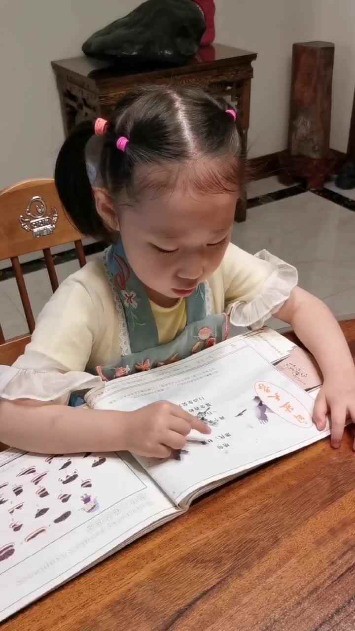 李芊仪指读古诗《绝句》