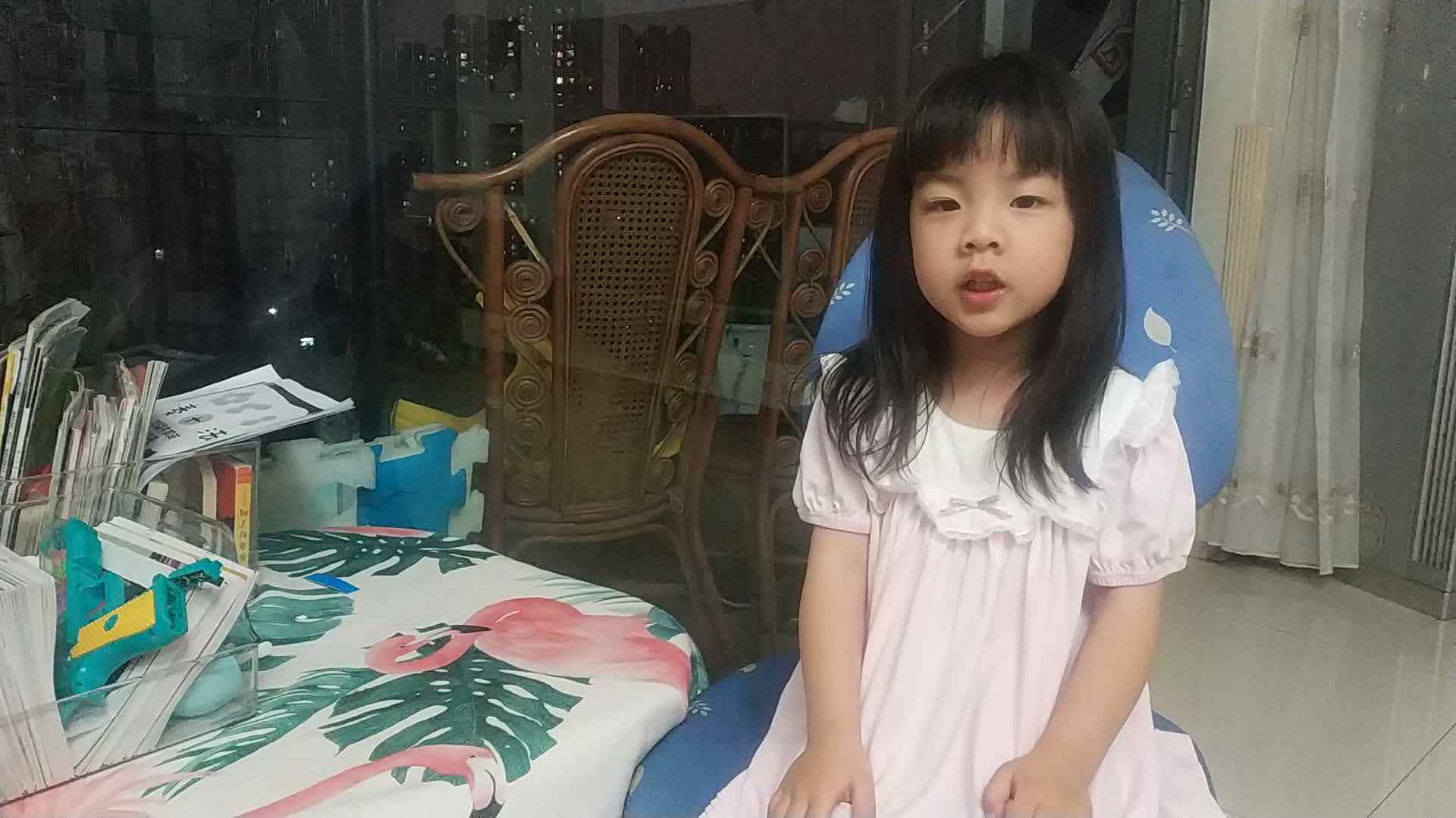 中B班魏琪珈 背诵《题西林壁》VID_20230505_203709.mp4