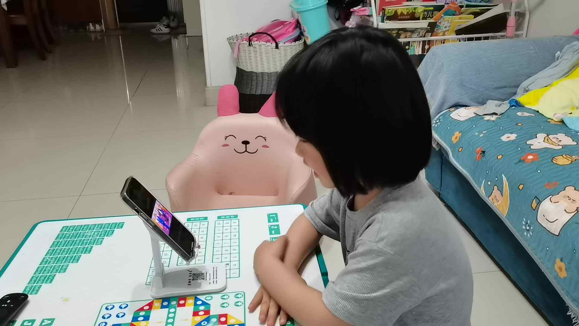 观看跟唱《finger family》.mp4
