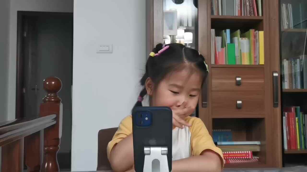 观看《Moon朗读示范1》