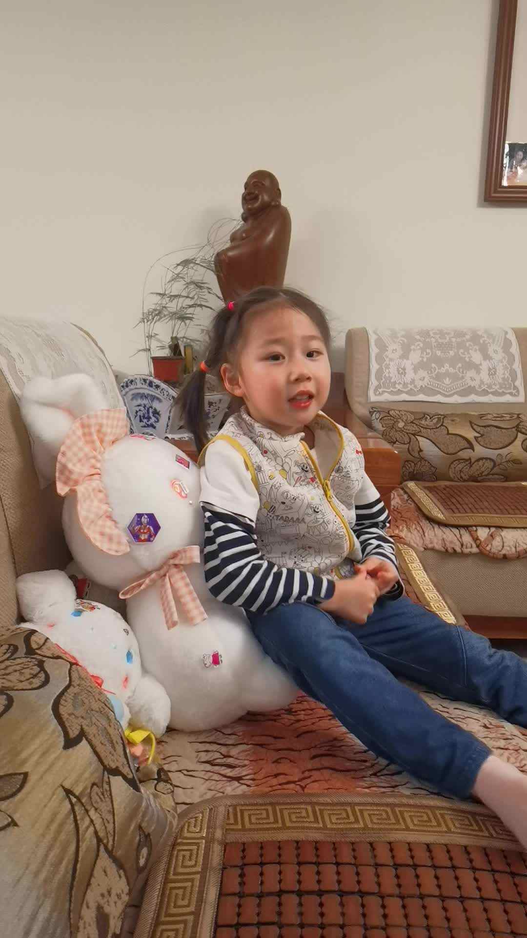 李芊仪背儿歌《老鼠抬花轿》