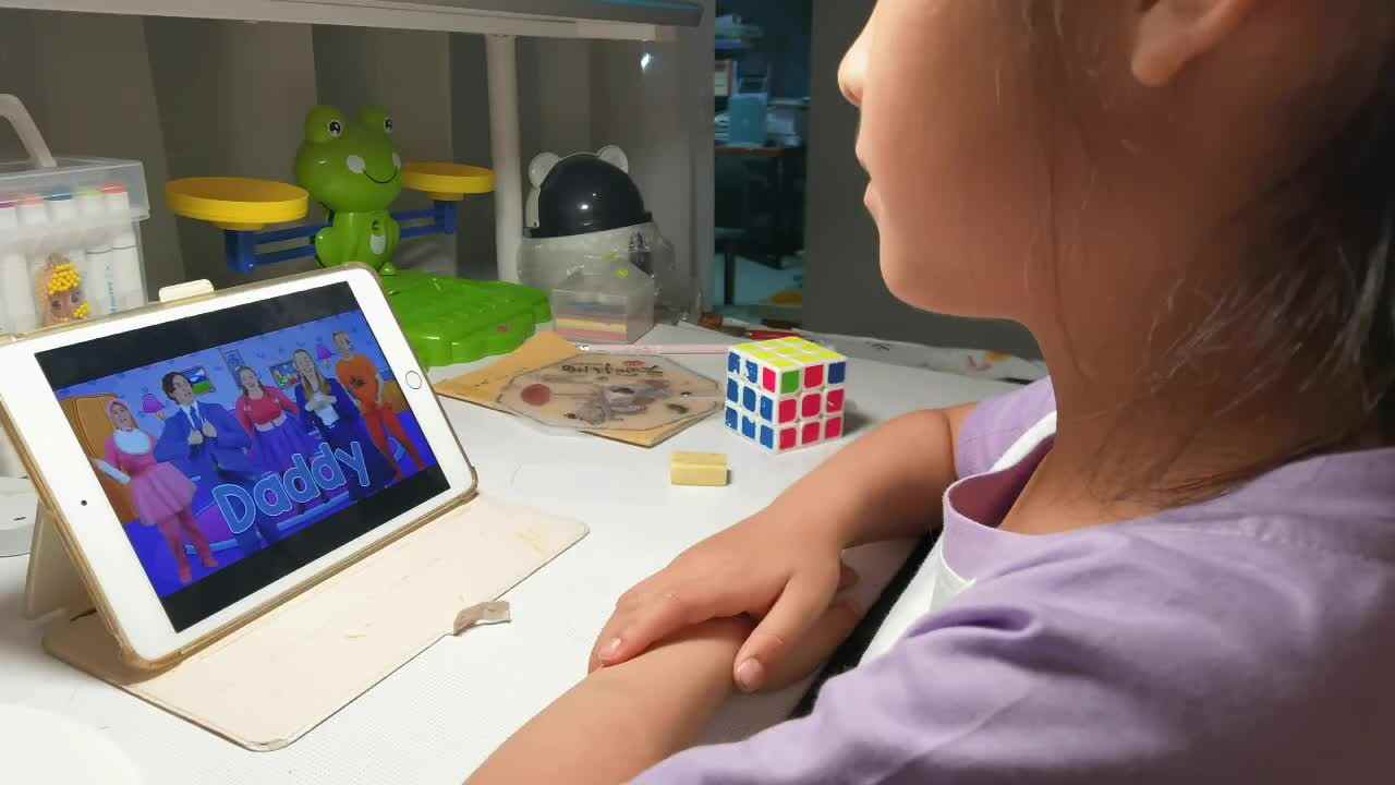 5.26屠钰婷观看跟唱英文儿歌《Finger Family》.mp4