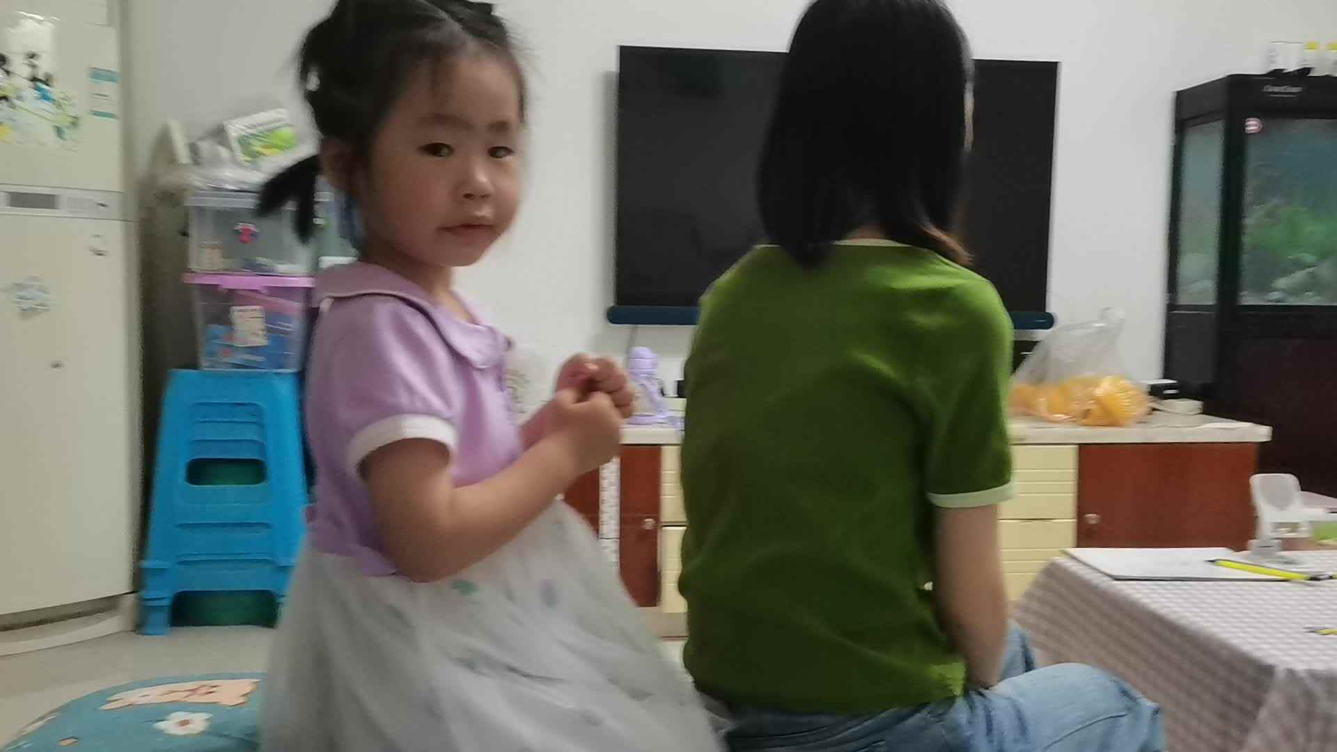 给妈妈捶背.mp4