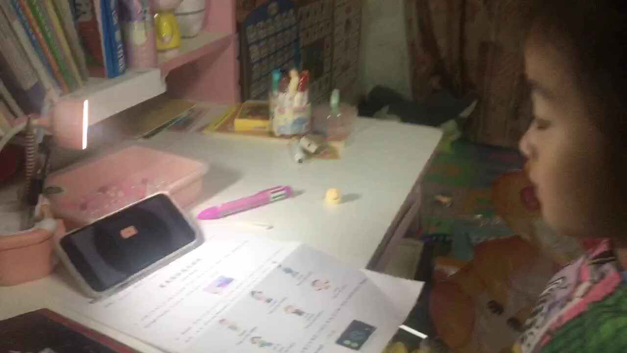 观看英文视频《Marie Curie Famous Scientist》